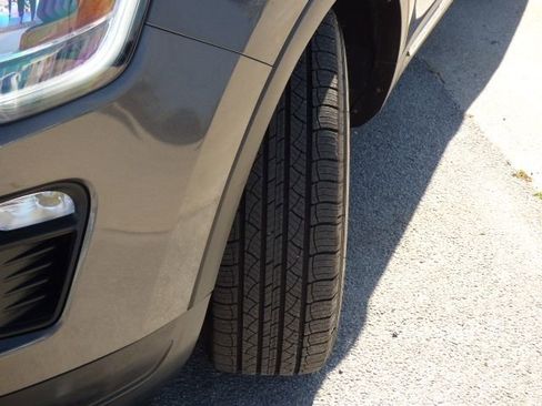 Used 2018 Ford Explorer XLT w/ Equipment Group 202A FWD image 10