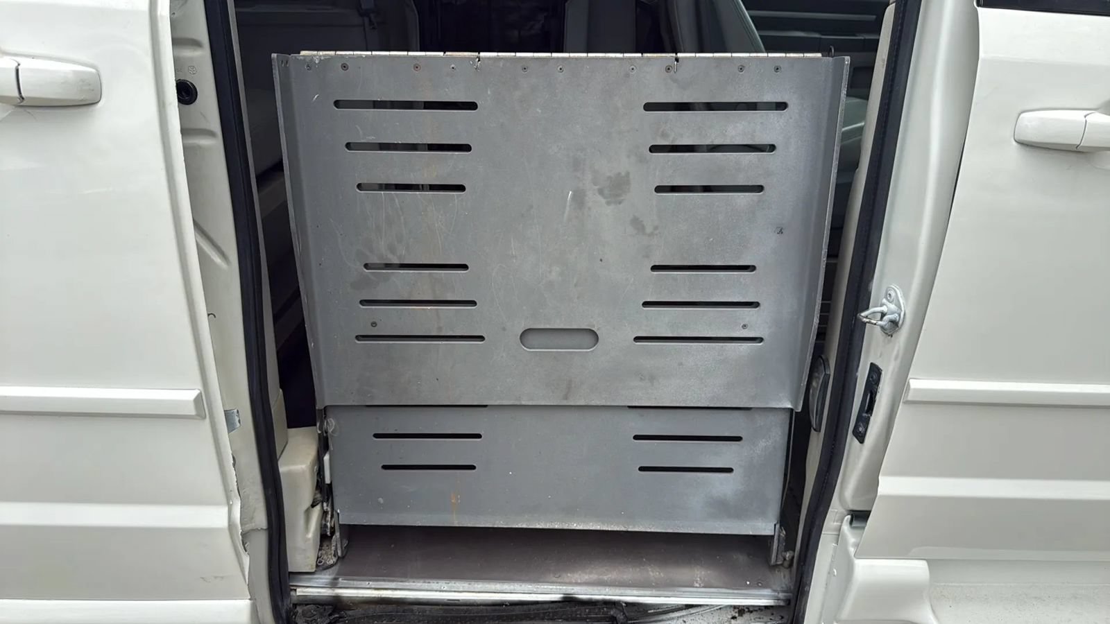 Used 2010 Dodge Grand Caravan SE w/ Climate Group FWD image 19