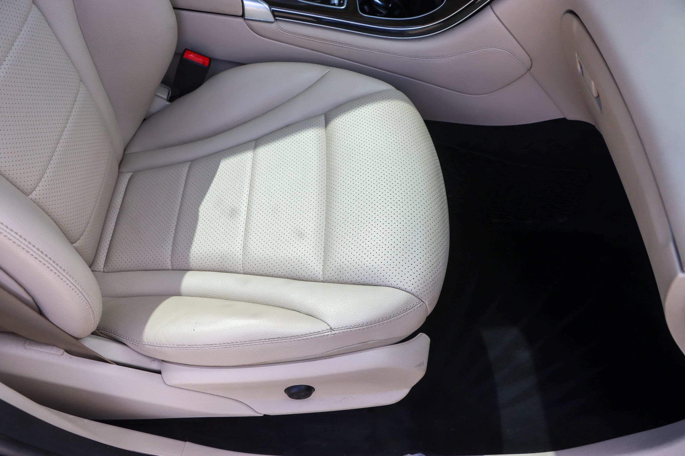 Used 2018 Mercedes-Benz GLC 300 4MATIC w/ Multimedia Package image 22
