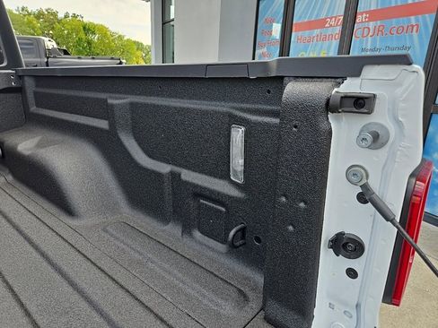 New 2025 Jeep Gladiator Sport image 18