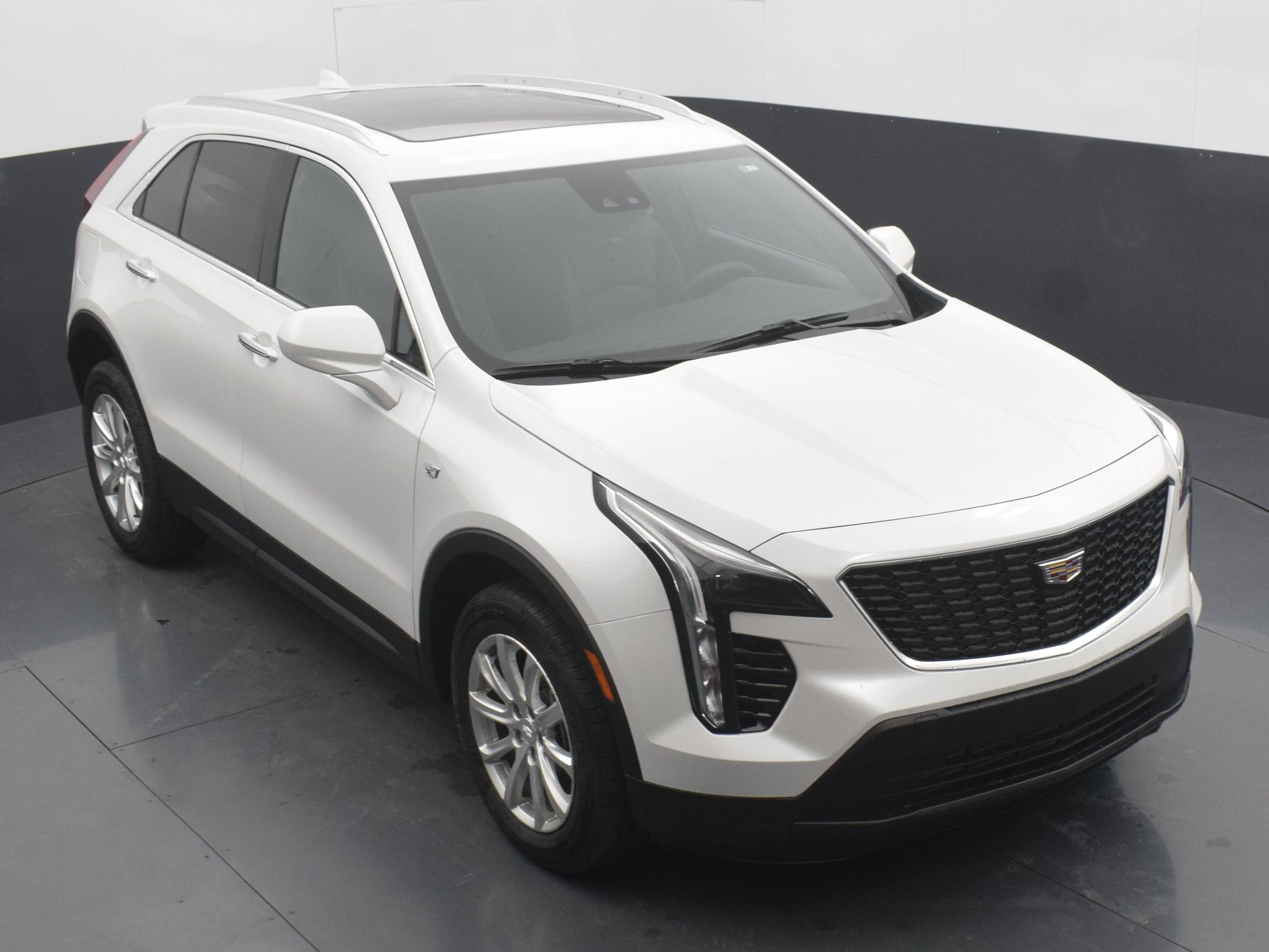 Used 2023 Cadillac XT4 Luxury w/ Cold Weather Package AWD/4WD image 29