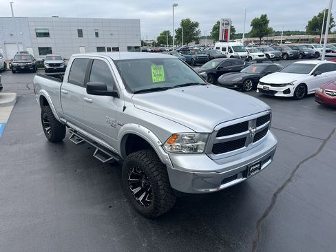 Used 2019 RAM 1500 Classic SLT AWD/4WD image 5