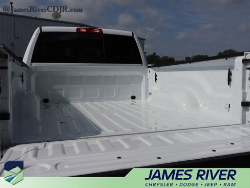 Used 2026 RAM 2500 Laramie AWD/4WD image 15