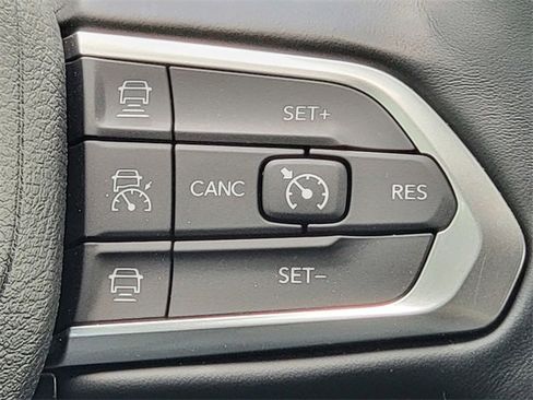 Certified 2022 Jeep Compass Limited image 34