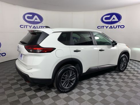 Used 2024 Nissan Rogue S FWD image 3