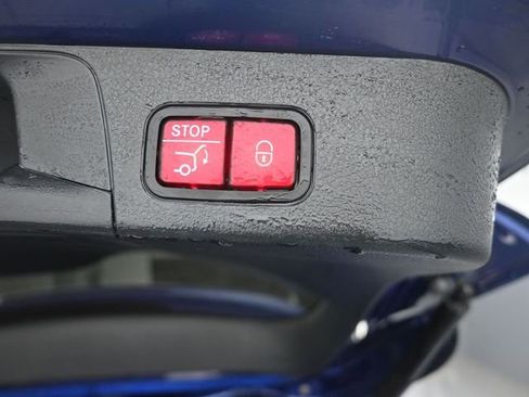 Used 2021 Mercedes-Benz GLB 250 w/ Premium Package image 24