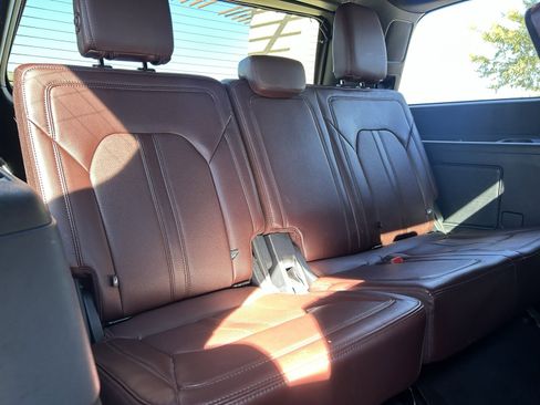 Used 2024 Ford Expedition Limited image 17