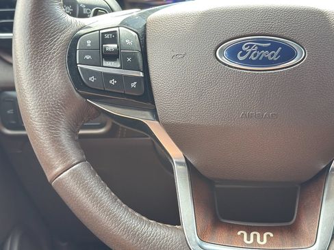 Used 2021 Ford Explorer King Ranch w/ Premium Technology Package RWD image 16