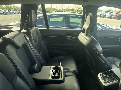 Used 2017 Volvo XC90 T6 Momentum w/ Vision Package image 9