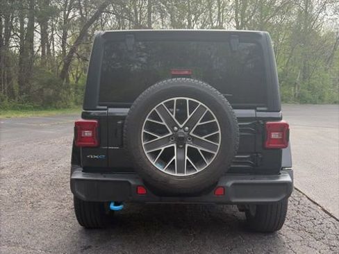 Used 2023 Jeep Wrangler Unlimited Sahara w/ Cold Weather Group image 8