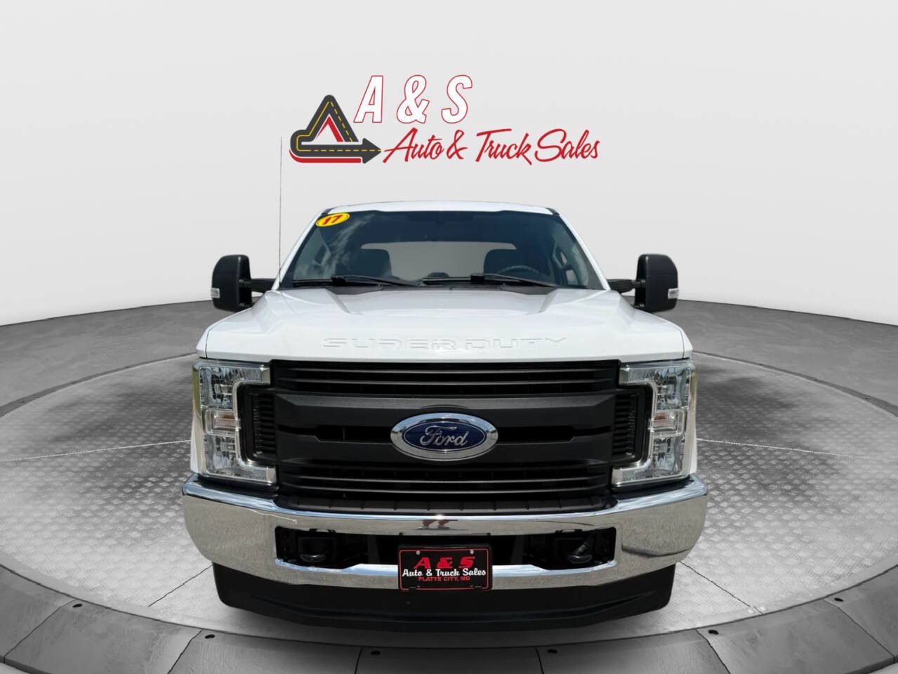 Used 2017 Ford F250 XL w/ Power Equipment Group AWD/4WD image 2