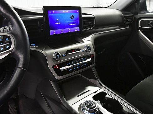 Used 2022 Ford Explorer XLT image 21
