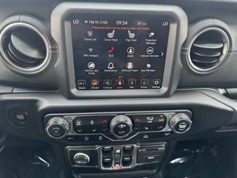Used 2020 Jeep Gladiator Overland AWD/4WD image 16
