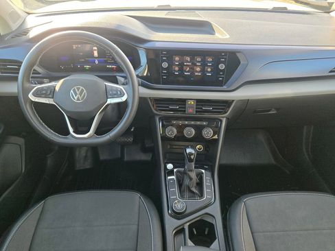 Used 2023 Volkswagen Taos SE w/ Panoramic Sunroof Package image 28