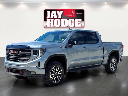 Used 2025 GMC Sierra 1500 AT4 w/ AT4 Premium Package AWD/4WD image 3