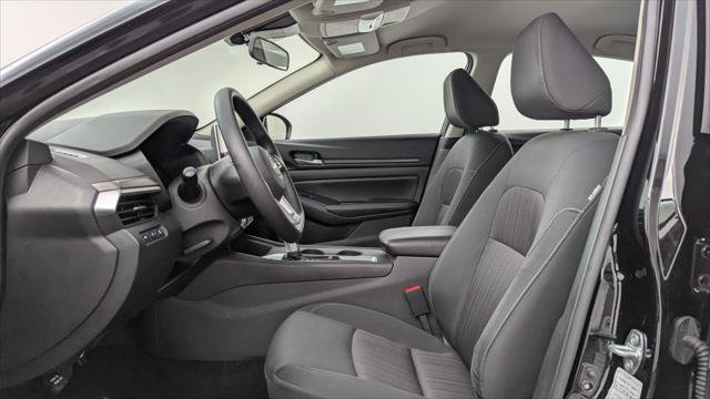 Used 2025 Nissan Altima 2.5 SV FWD image 14