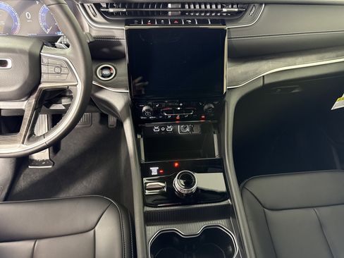 New 2025 Jeep Grand Cherokee Limited w/ Trailer Tow Package image 25