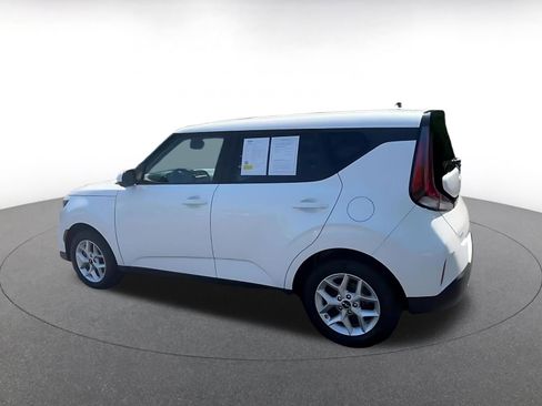 Used 2025 Kia Soul LX w/ LX Technology Package FWD image 10