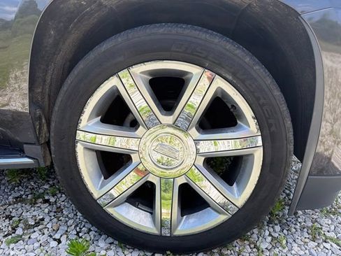 Used 2018 Cadillac Escalade Premium Luxury AWD/4WD image 11