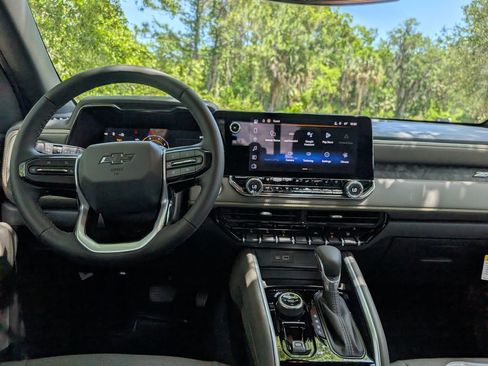 New 2026 Chevrolet Colorado ZR2 w/ Technology Package AWD/4WD image 17