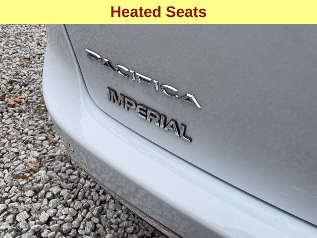 Used 2026 Chrysler Pacifica Select FWD image 11