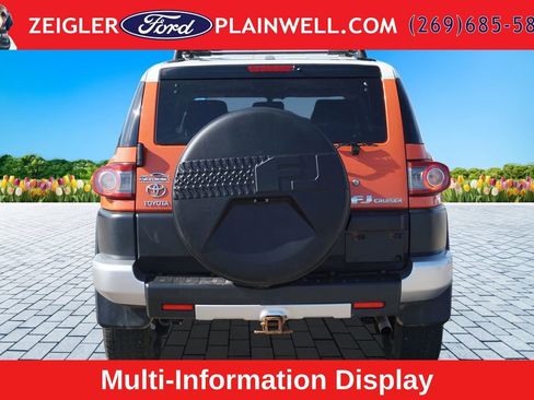 Used 2014 Toyota FJ Cruiser 4WD w/ Convenience Package image 4