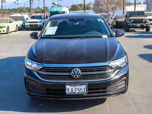 Used 2023 Volkswagen Jetta SE FWD image 3