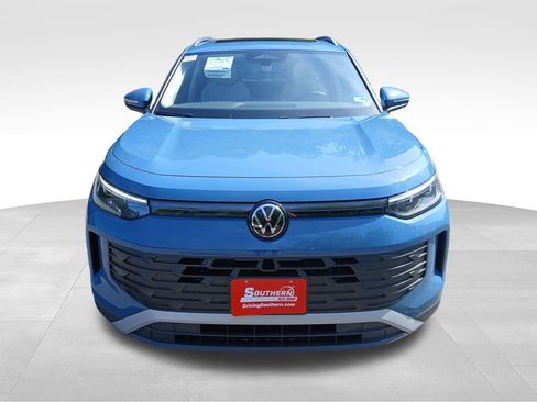 New 2025 Volkswagen Tiguan SE image 8