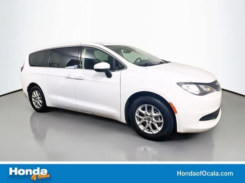 Used 2023 Chrysler Voyager LX FWD image 1