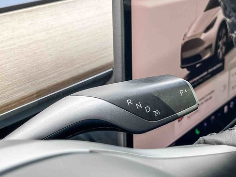 Used 2023 Tesla Model Y Long Range image 18