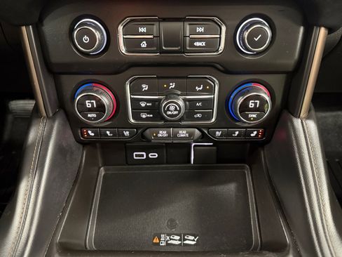 Used 2021 Chevrolet Tahoe High Country w/ Premium Package image 23