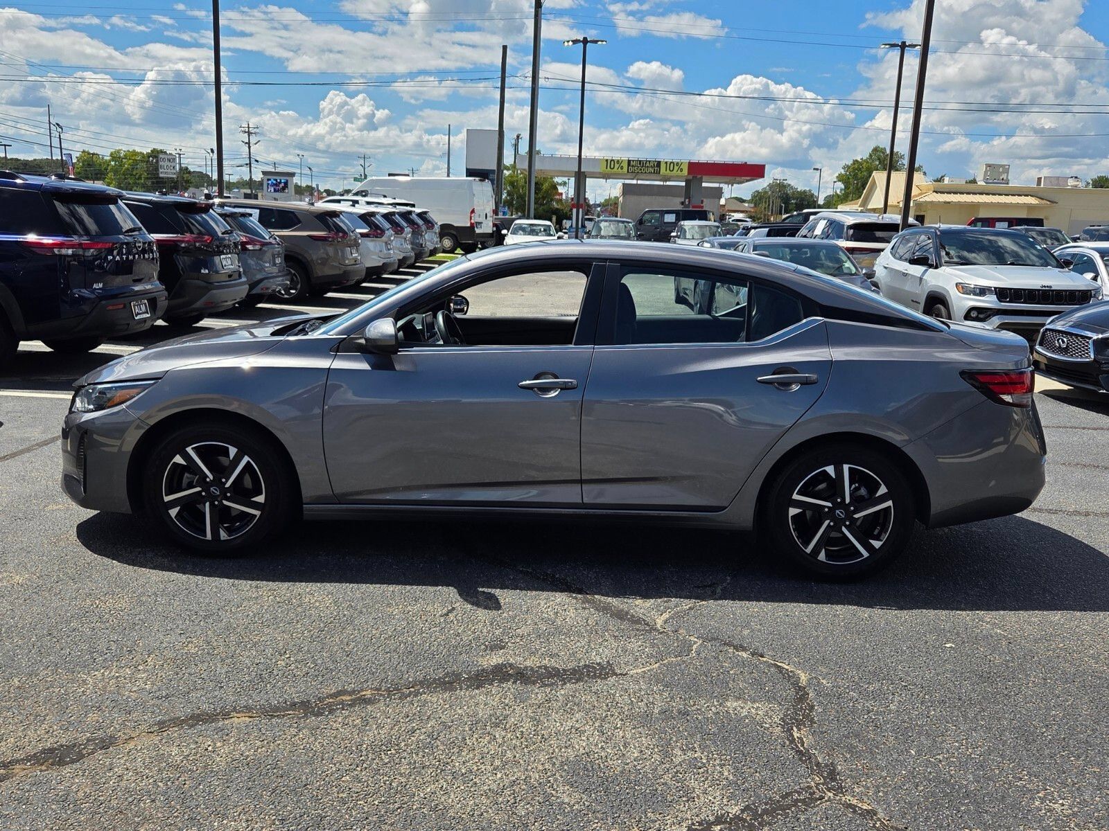 Used 2024 Nissan Sentra SV FWD image 4
