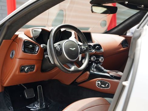 Used 2020 Aston Martin V8 Vantage Coupe RWD image 16