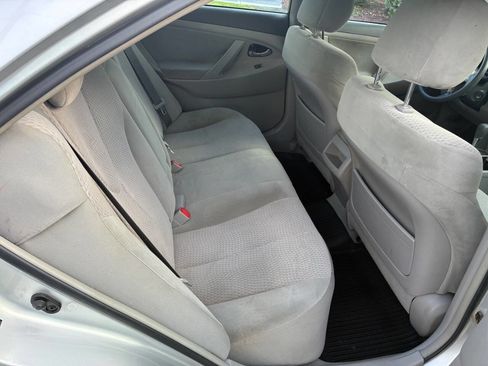 Used 2010 Toyota Camry LE FWD image 7