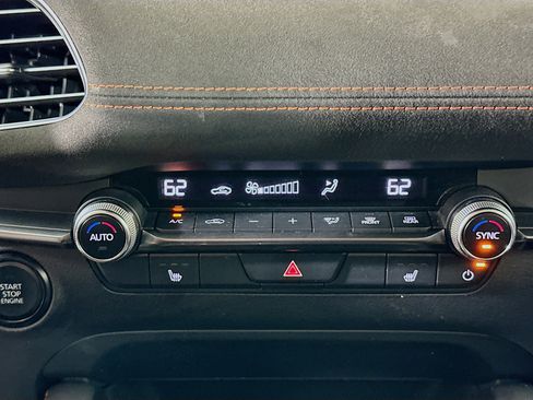 Used 2024 MAZDA MAZDA3 s image 23