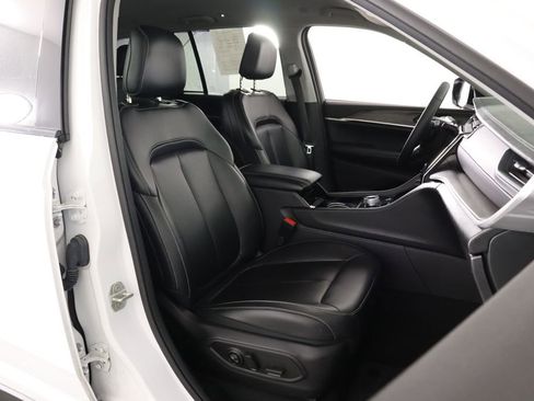 Used 2023 Jeep Grand Cherokee Limited image 42