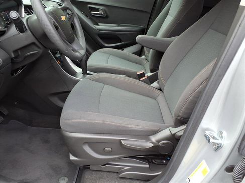 Certified 2022 Chevrolet Trax LS w/ Tint and Cruise Package image 15