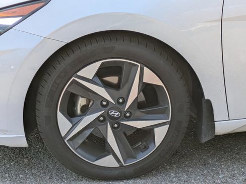 Certified 2023 Hyundai Elantra Limited image 9