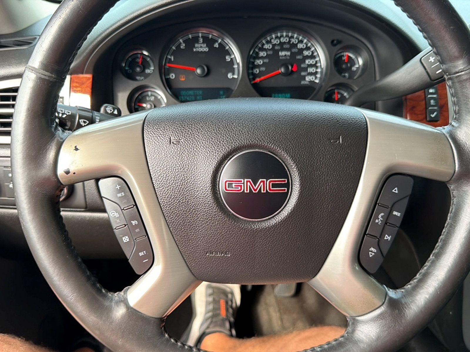 Used 2013 GMC Yukon XL SLT w/ SLT-2 Equipment Package AWD/4WD image 17
