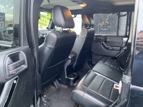 Used 2012 Jeep Wrangler Unlimited Sahara image 15