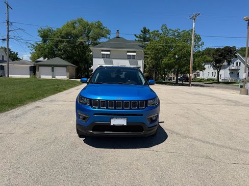 Used 2018 Jeep Compass Latitude w/ Popular Equipment Group AWD/4WD image 2