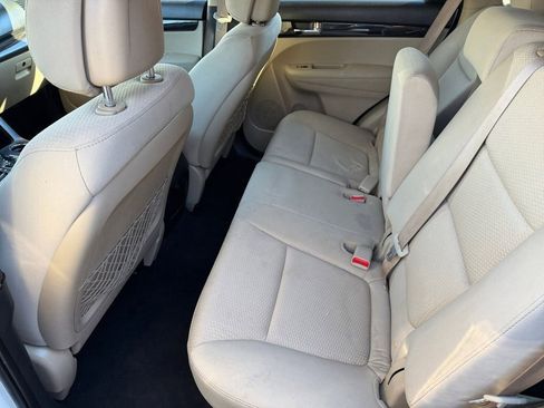 Used 2012 Kia Sorento LX w/ Convenience Pkg image 11