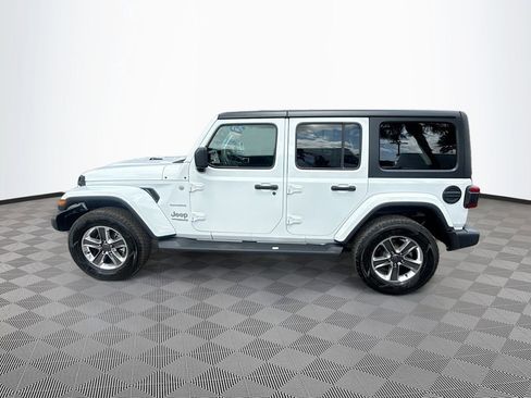 Used 2022 Jeep Wrangler Unlimited Sahara w/ LED Lighting Group AWD/4WD image 9