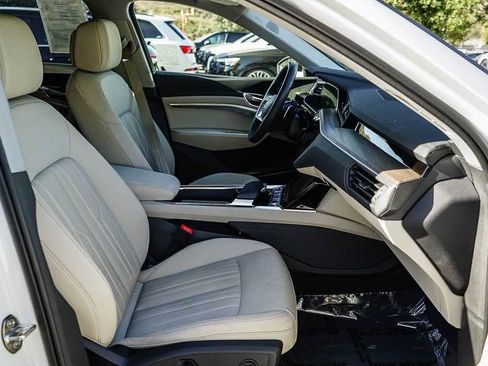 Used 2024 Audi Q8 e-tron Premium Plus w/ Premium Plus Package AWD/4WD image 17