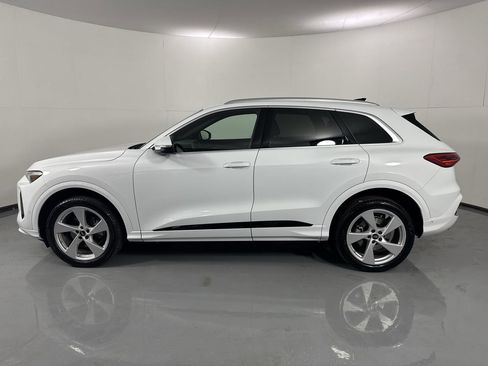 Used 2025 Audi Q5 Premium Plus w/ Premium Plus image 2