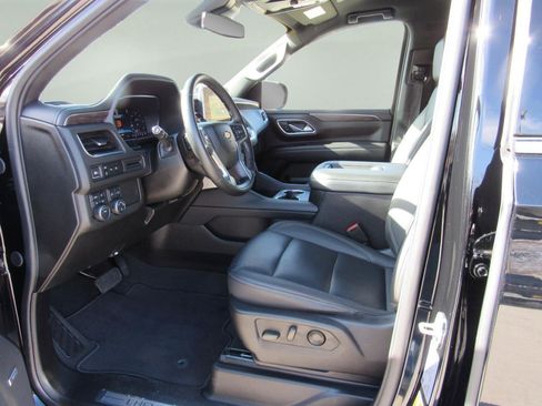 Used 2024 Chevrolet Suburban LT image 15