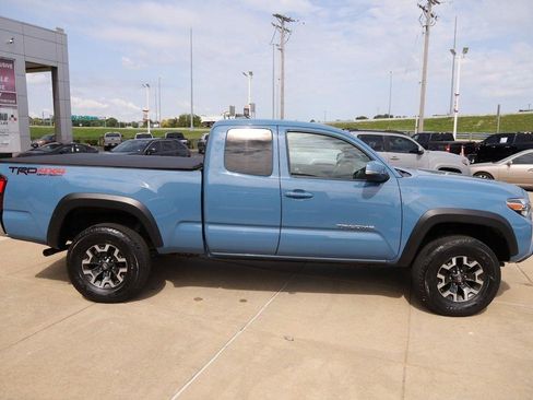 Used 2019 Toyota Tacoma TRD Off-Road AWD/4WD image 5