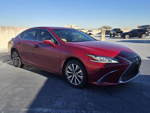 Certified 2021 Lexus ES 300h w/ Premium Package image 2