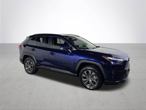 Used 2023 Toyota RAV4 XLE Premium image 4