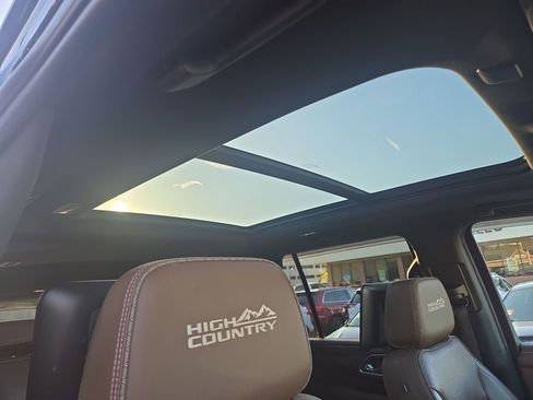 Used 2021 Chevrolet Tahoe High Country w/ Premium Package image 27